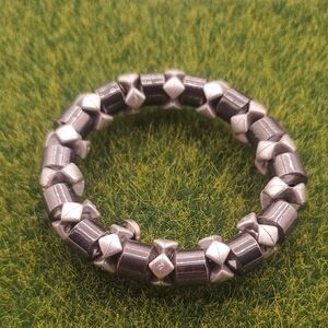 Stylish Silver-Tone Men's Bracelet B3339 Stretch Hematite